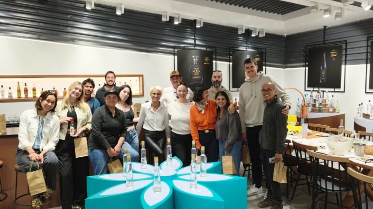 Την-Ποτοποιία-Οινοποιία-Θράκης-επισκέφτηκαν-μεταπτυχιακοί-φοιτητές-του-Πανεπιστημίου-Γαστρονομικών-Επιστημών-unisg-της-Ιταλίας-(φωτος)