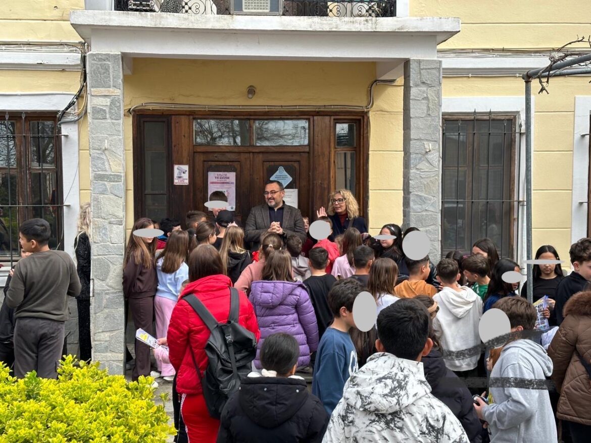 “Χελιδονίσματα”-από-μαθητές-του-Διαπολιτισμικού-Δημοτικού-Σχολείου-Ιάσμου-στο-Δημαρχείο-της-πόλης