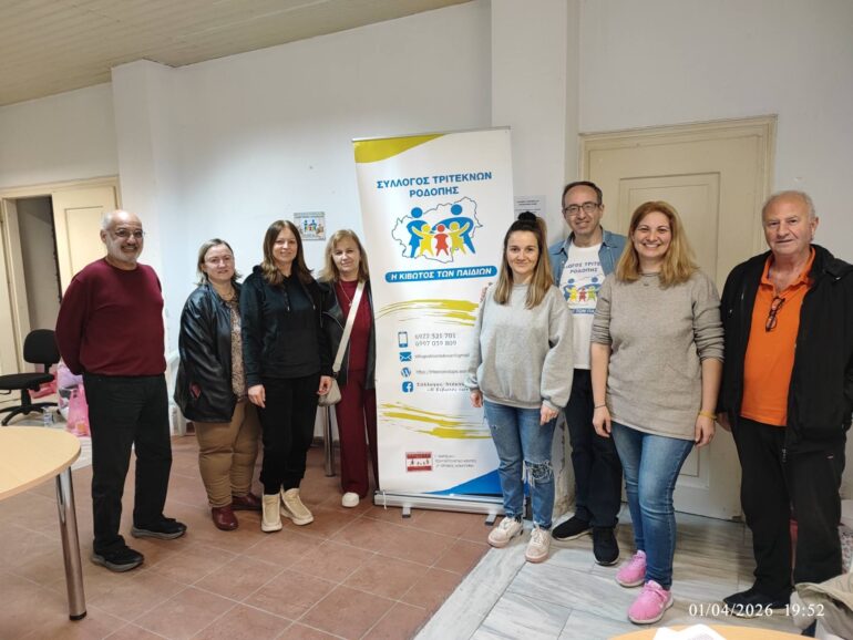 Διανομή-τροφίων-και-πασχαλινών-ειδών-σε-μέλη-του-Συλλόγου-Τριτέκνων-Ροδόπης