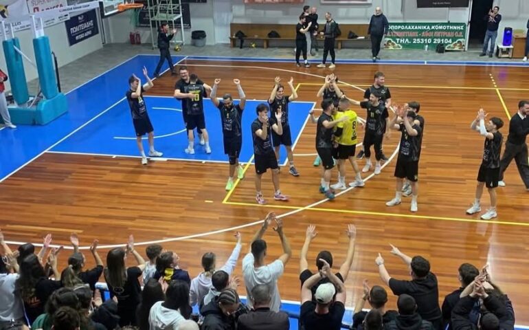 Ευχαριστήριο-της-ΑΕ-Κομοτηνής-volleyball-team-στον-κόσμο-της-πόλης-που-τη-στήριξε