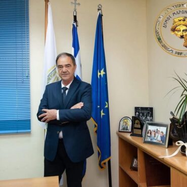 Ευχές-Πάσχα-από-τον-Δήμαρχο-Μαρωνείας-–-Σαπών-Απόστολο-Ιωάννου