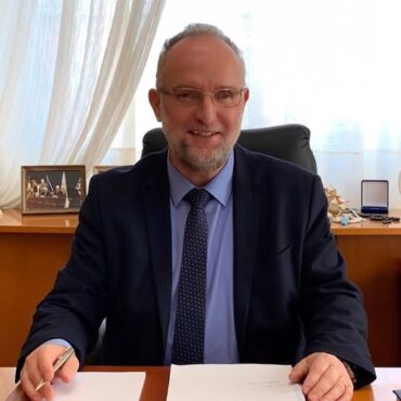 Ευχές-Πάσχα-από-τον-Ντίνο-Χαριτόπουλο