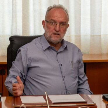 Ντίνος-Χαριτόπουλος-:-«Ο-Δήμος-Μαρωνείας-–-Σαπών-δεν-είναι-προσωπικό-στούντιο-μοντάζ»