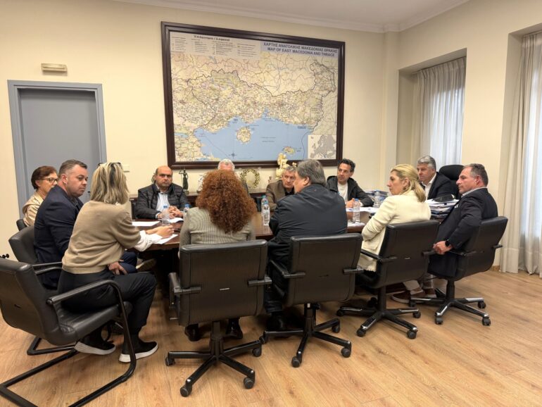 Συνάντηση-του-Περιφερειάρχη-Χριστόδουλου-Τοψίδη-με-εκπροσώπους-των-Εμπορικών-Συλλόγων-ΑΜΘ