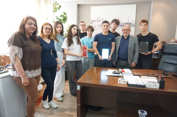 Επίσκεψη-μαθητών-του-3ου-Πειραματικού-ΓΕΛ-Κομοτηνής-στον-Δήμαρχο-Γιάννη-Γκαράνη