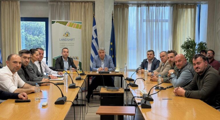 Ο-περιφερειάρχης-ΑΜΘ-είχε-συνάντηση-εργασίας-με-το-Δήμαρχο-Αρριανών-και-εκπροσώπους-των-οικισμών-Κερασιάς
