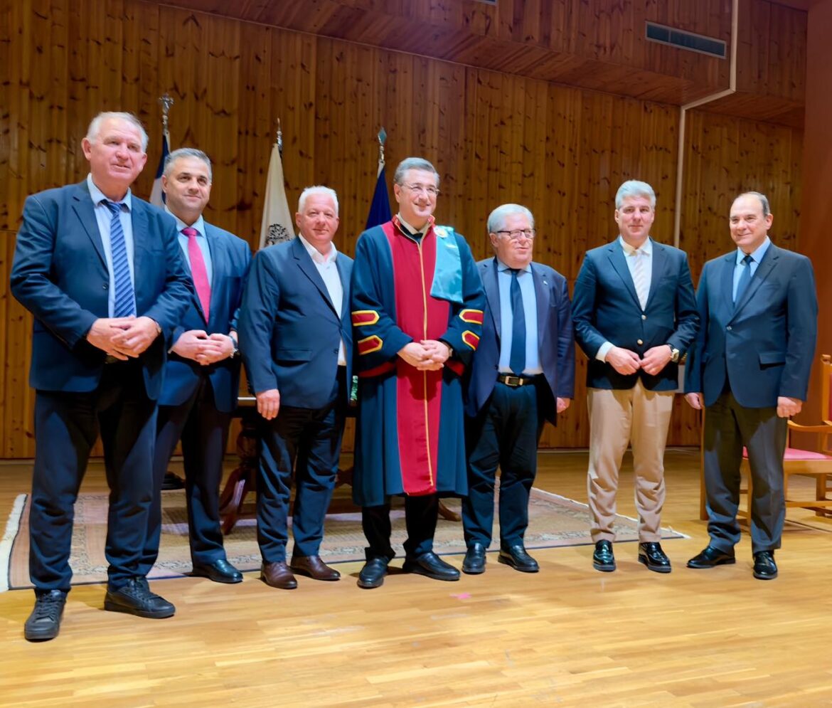 Σε-Επίτιμο-Διδάκτορα-του-Τμήματος-Οικονομικών-Επιστημών-του-ΔΠΘ,-αναγορεύτηκε-ο-Ευρωπαίος-Επίτροπος-Βιώσιμων-Μεταφορών-&-Τουρισμού,-Απόστολος-Τζιτζικώστας-(φωτος)