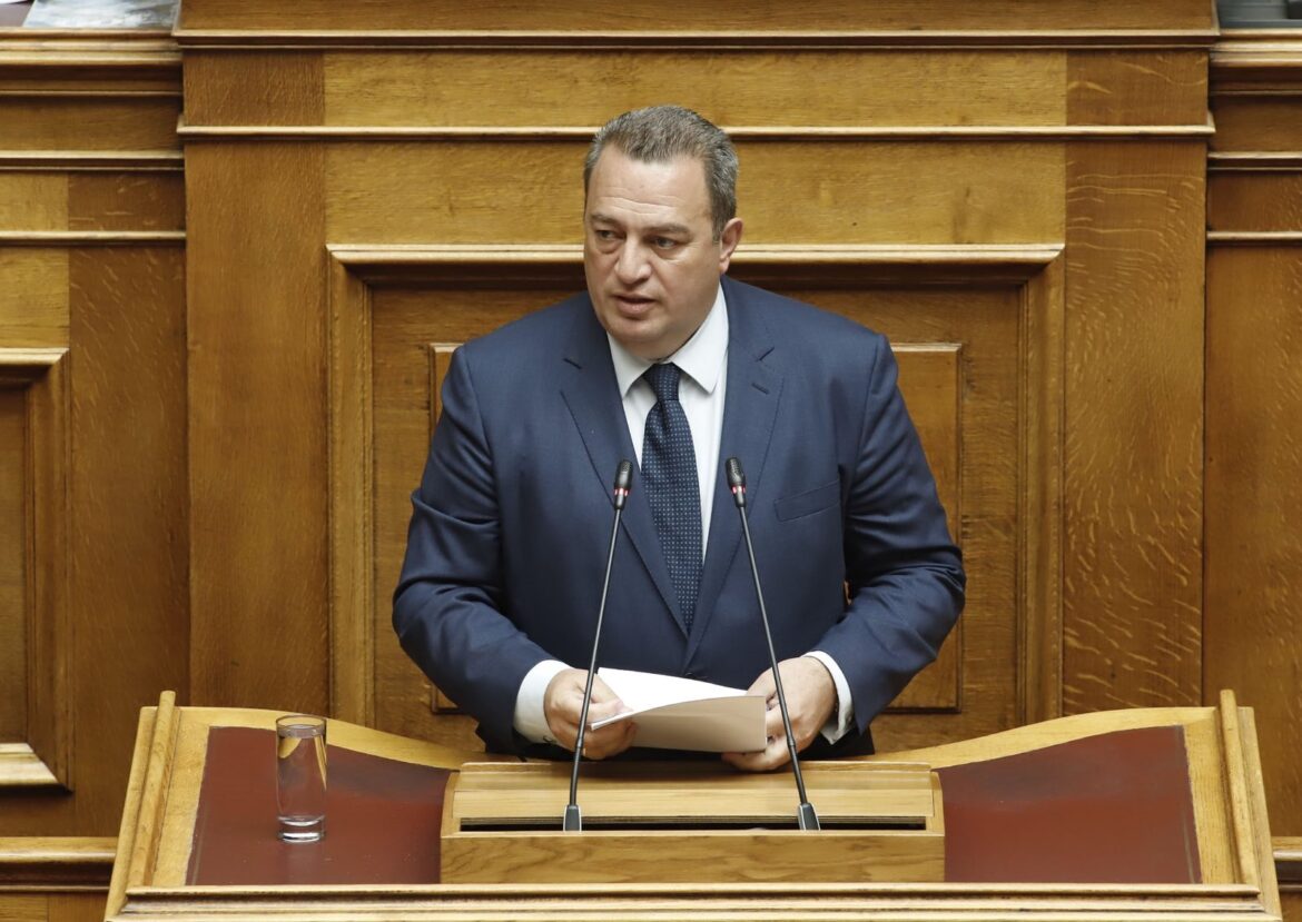 Την-σημαντική-εισήγηση-της-πλειοψηφίας-για-την-Αναθεώρηση-του-Συντάγματος-παρουσίασε-ο-Ευριπίδης-Στυλιανίδης-στην-κοινοβουλευτική-ομάδα-της-Νέας-Δημοκρατίας