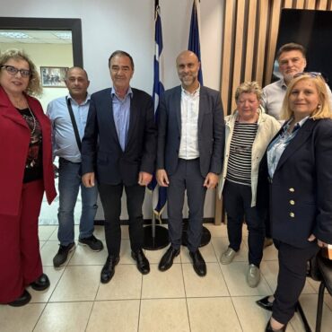 Συνάντηση-Δημάρχου-Μαρώνειας-Σαπών-με-τον-Υποδιοικητή-και-στελέχη-της-ΔΥΠΑ