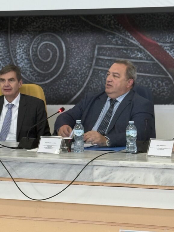 Επιστροφή-Ευριπίδη-Στυλιανίδη-στο-αμφιθέατρο-της-Νομικής-Σχολής-του-ΔΠΘ