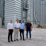Επίσκεψη-ΥΠΑΑΤ-σε-τρεις-πρότυπες-μονάδες-του-αγροτικού-τομέα,-στην-ΠΕ-Θεσσαλονίκης:-“Γύρω-από-αυτές-τις-επενδύσεις-πρέπει-να-συνεχίσουν-να-ζουν-και-να-δημιουργούν-οι-αγρότες”