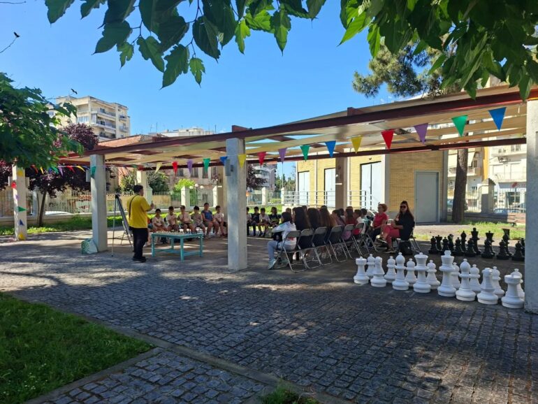 Δημοτική-Βιβλιοθήκη-Κομοτηνής:-Ο-Σκακιστικός-Όμιλος-Κομοτηνής-στην-αυλή-της-Βιβλιοθήκης-μας!-(φωτος)