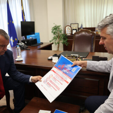 Συνάντηση-του-Περιφερειάρχη-Ανατολικής-Μακεδονίας-και-Θράκης-Χριστόδουλου-Τοψίδη-με-τον-Νομάρχη-Κίρτζαλι-biser-nikolov