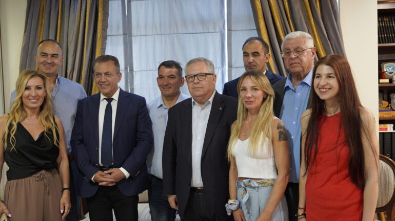 Στην-Καβάλα-βρέθηκε-ο-Υπουργός-Αθλητισμού-Γιάννης-Βρούτσης,-για-να-παρουσιάσει-το-e-kouros-iii,-συνοδευόμενος-από-κορυφαίες-προσωπικότητες-του-Αθλητισμού