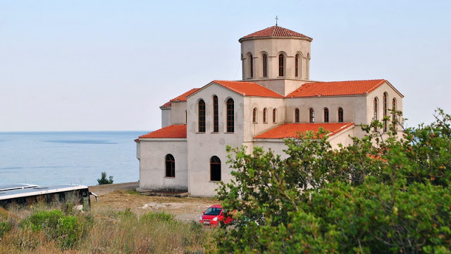 Γιορτάζεται-ο-Άγιος-Ευγένιος-o-tραπεζούντιος-στα-Πετρωτά-Νομού-Ροδόπης,-στον-ομώνυμο-Ιερό-Ναό