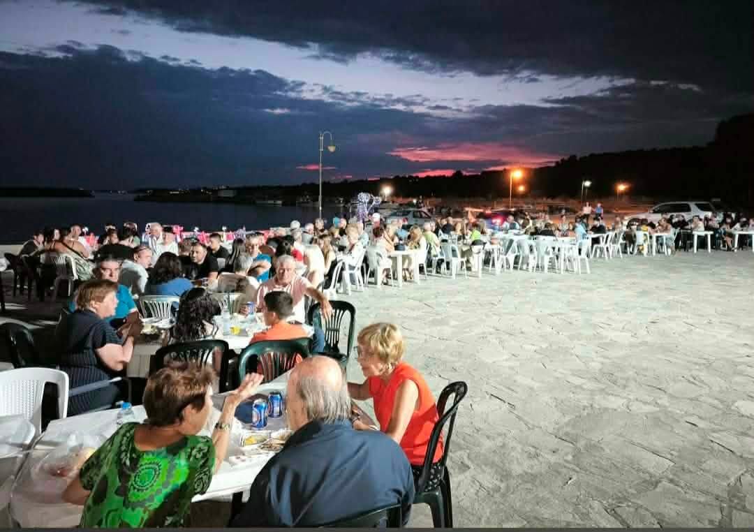 Με-επιτυχία-πραγματοποιήθηκε-η-“Γιορτή-Σαρδέλας”-στο-Λιμάνι-Αγίου-Χαραλάμπους-Μαρώνειας