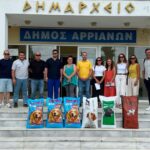 Δήμος-Αρριανών:-Υπογραφή-σύμβασης-για-προμήθεια-τροφών-για-αδέσποτα-και-τοποθέτηση-8-σημείων-με-ταΐστρες-και-ποτίστρες