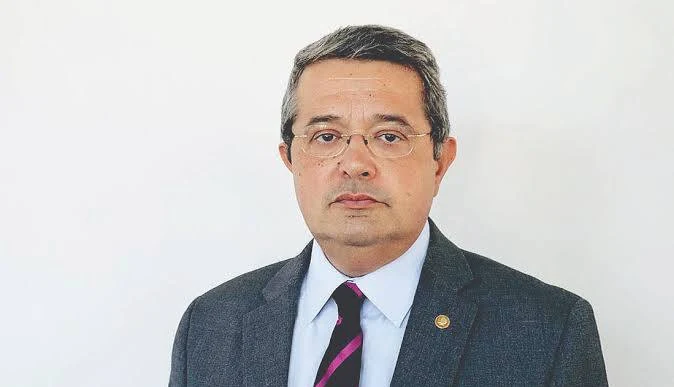 ΣΥΝΕΝΤΕΥΞΗ-ΤΟΥ-ΚΑΘΗΓΗΤΗ-ΛΑΟΓΡΑΦΙΑΣ-ΤΟΥ-ΔΠΘ-Μ-Γ.-ΒΑΡΒΟΥΝΗ,-ΔΙΕΥΘΥΝΤΗ-ΤΟΥ-ΕΡΓΑΣΤΗΡΙΟΥ-ΛΑΟΓΡΑΦΙΑΣ-ΚΑΙ-ΚΟΙΝΩΝΙΚΗΣ-ΑΝΘΡΩΠΟΛΟΓΙΑΣ-ΓΙΑ-ΤΟΝ-ΣΥΓΧΡΟΝΟ-ΕΛΛΗΝΙΚΟ-ΛΑΪΚΟ-ΠΟΛΙΤΙΣΜΟ