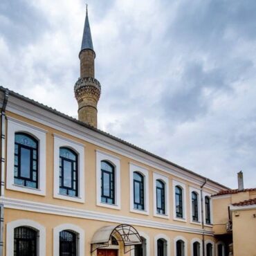 Τοποθέτηση-πυροσβεστήρων-σε-21-τεμένη-της-πόλης-από-τη-ΔΕΜΠ-Κομοτηνής