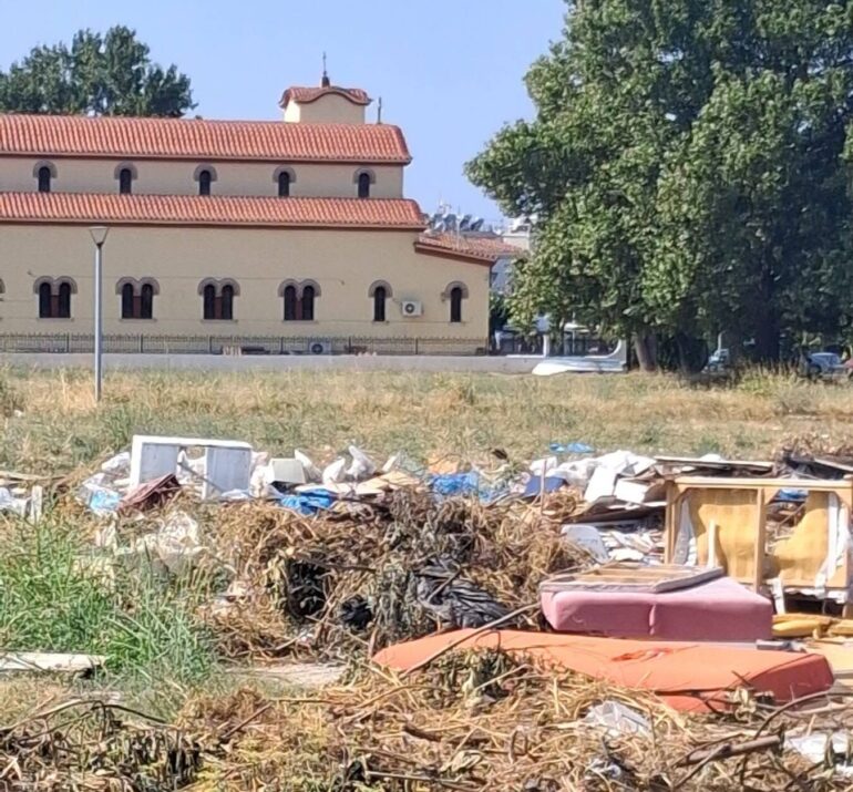 Εργασίες-καθαρισμού-σε-οδούς-της-πόλης-από-την-Υπηρεσία-Καθαριότητας-του-Δήμου-Κομοτηνής-(φωτος)