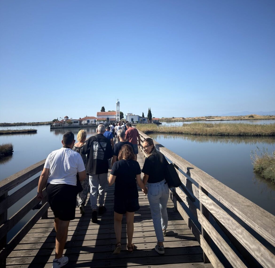 Με-βόλτες-στις-παραλίες-κι-εκδρομή-στο-Πόρλο-Λάγος-αποχαιρέτησαν-το-καλοκαίρι-οι-ωφελούμενοι-του-“αξίΖΩ”-(φωτος)