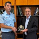 Εθιμοτυπική-επίσκεψη-του-Διοικητή-του-Αστυνομικού-Τμήματος-Σαπών-στον-Δήμαρχο-Μαρώνειας-Σαπών