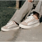 Πώς-να-Διαλέξεις-τα-Ιδανικά-sneakers-για-Άνεση-και-Στιλ-Όλη-Μέρα
