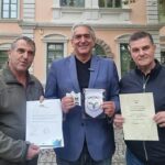 Δωρεά-2000-ευρώ-στην-ποδοσφαιρική-ομάδα-της-Δόξας-Νέου-Σιδηροχωρίου,-από-τον-Θ.-Κωφίδη-πολιτευτή-και-πρόεδρο-του-ΕΑΝΟΣ